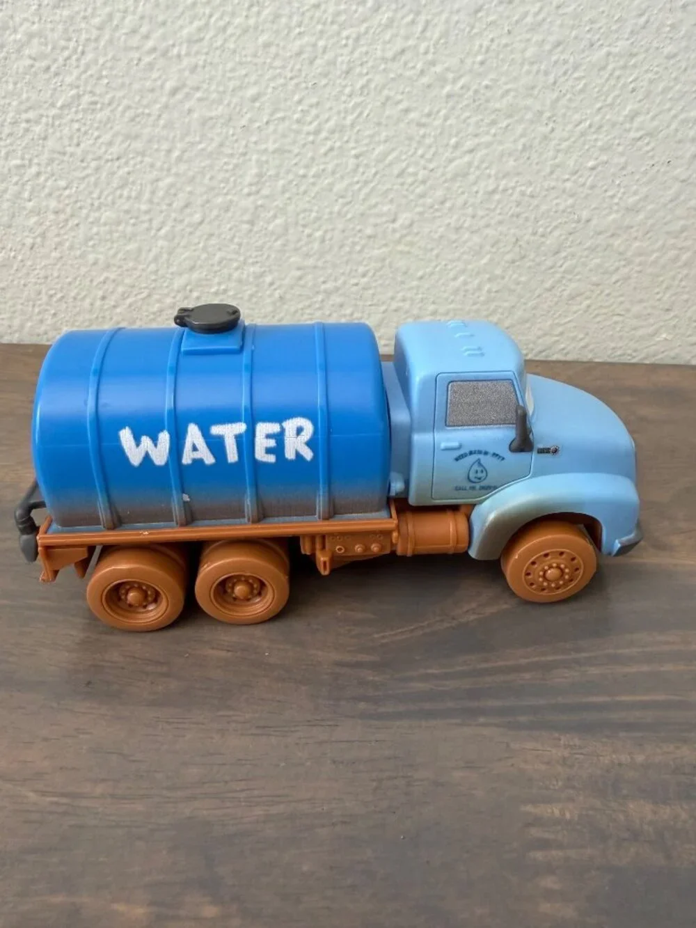 Disney Pixar Cars 3 Crazy 8 Crashers Mr. Drippy Water Truck Plastic
